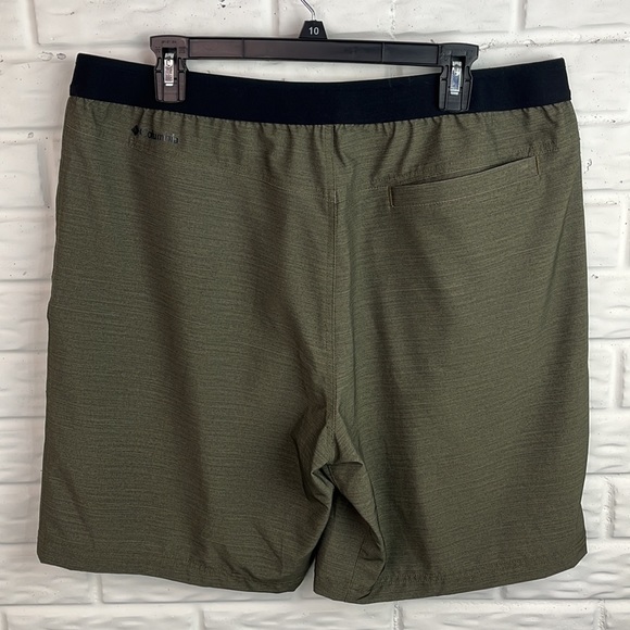 COLUMBIA GREEN OLIVE HEATHERED SHORTS SIZE LARGE - Picture 2 of 13